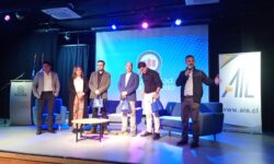 Impulsando el Futuro Profesional: Seminario de Automatización y Robótica UNAB- AIE